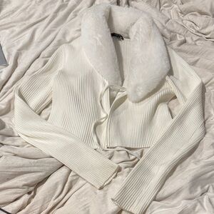 White Ribbed Cardigan with Faux Fur Collar Size L Brand Love Tree
